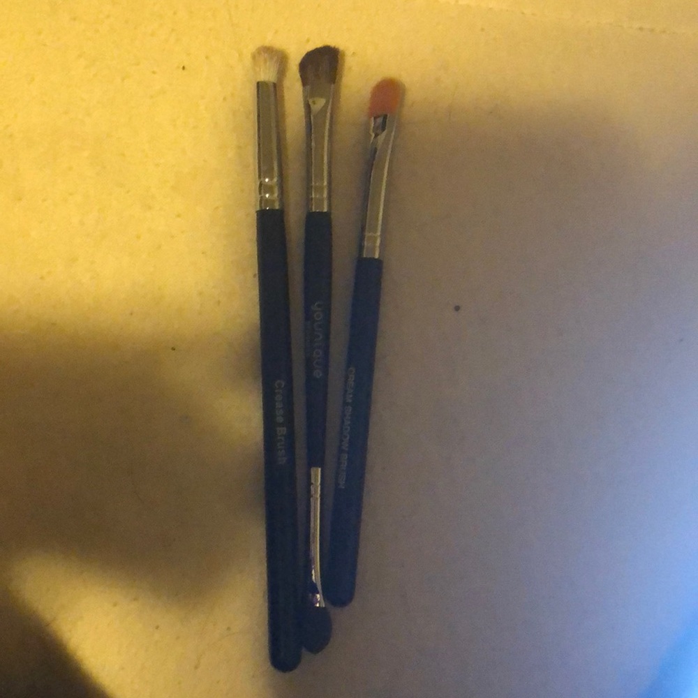 Younique brushes